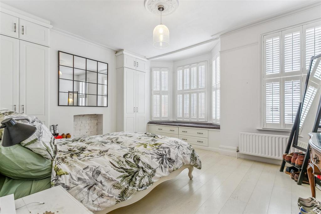 FOR SALE Silver Cres, Chiswick