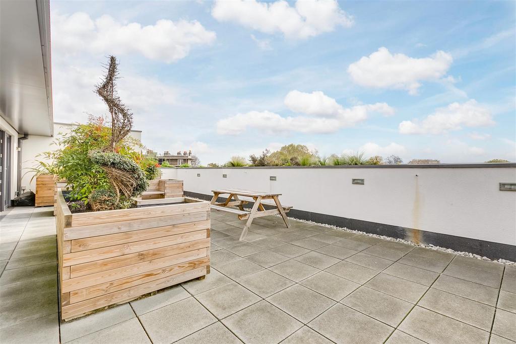Noble House, Kings Place, W4 - FOR SALE