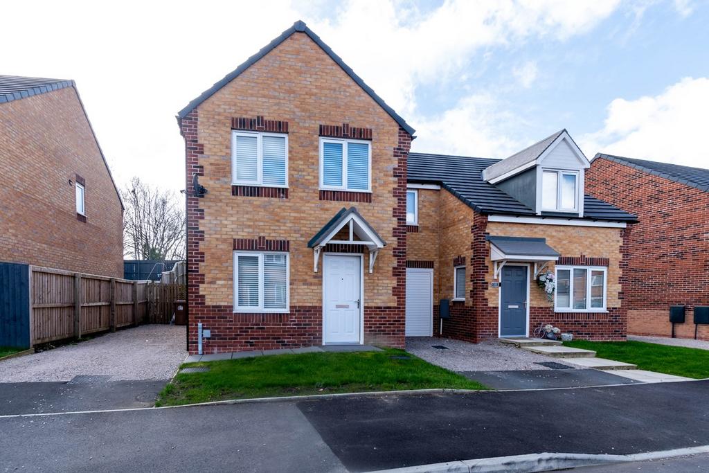 Cupra Gardens, St Helens, WA9 3 bed semidetached house £190,000