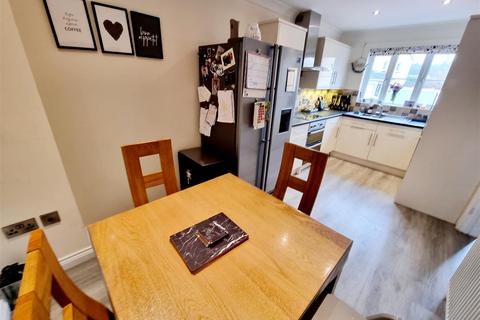 14 Oak Ridge, Lifton, PL16 0LD