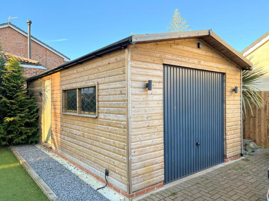 Separate garage/work shop