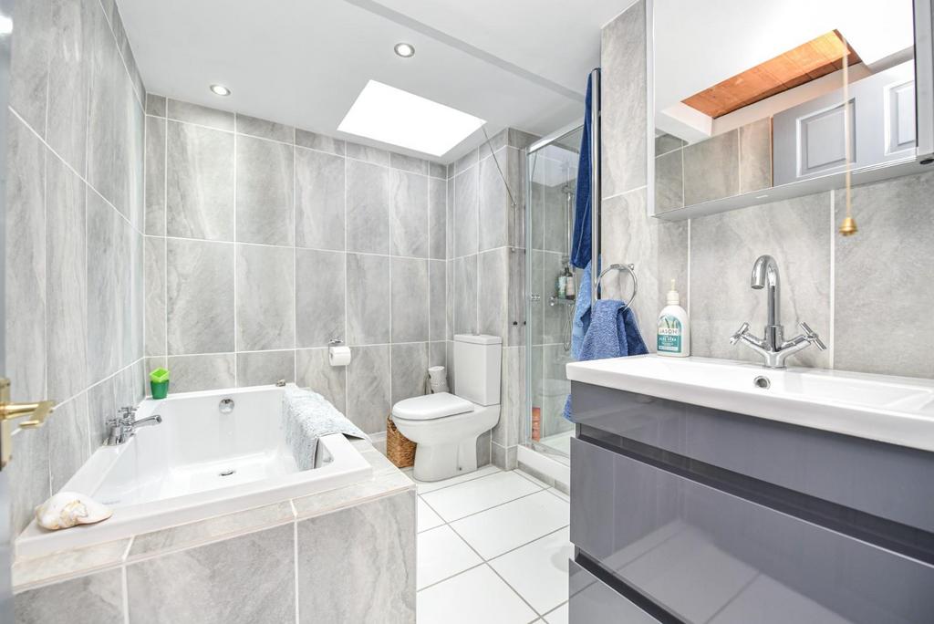 En-suite Bathroom (Jack and Jill)