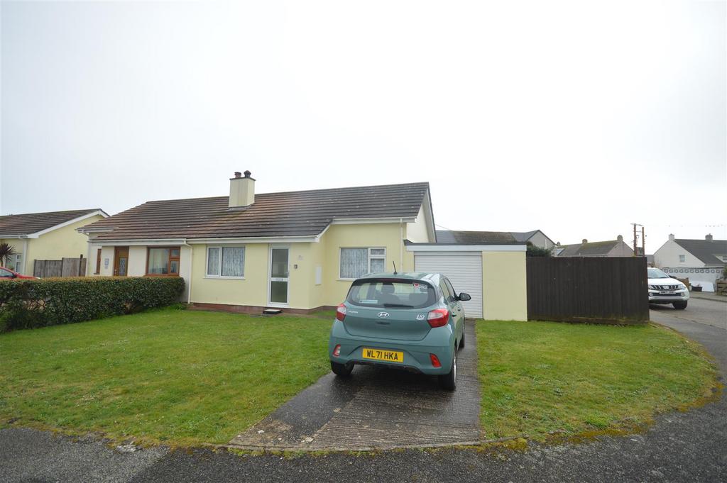 Croft Parc, The Lizard, Helston 2 bed semidetached bungalow £1,100