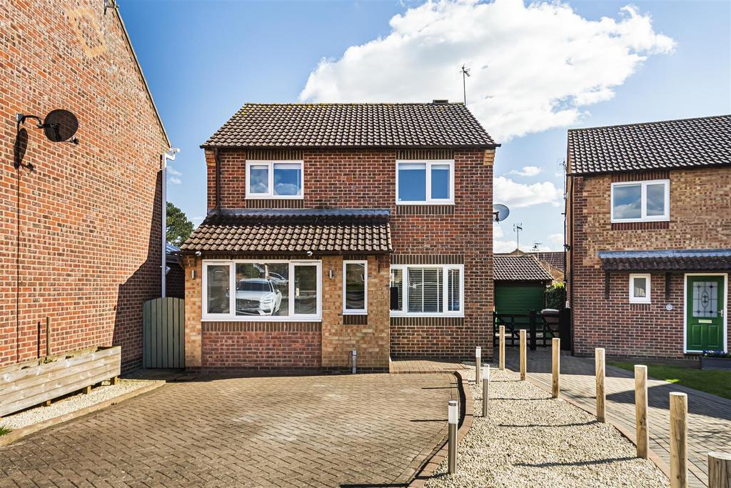 64 Southfield Close, Driffield, YO25 5YU 4 bed detached house for sale