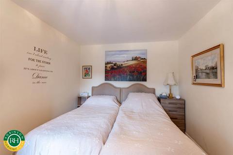 1 bedroom apartment for sale, Kirkby Avenue, Bentley, Doncaster