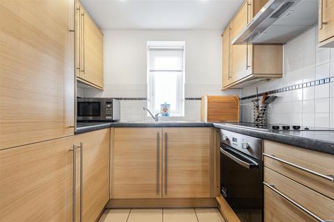 Flat 17, Crayshaw Court Abbotsmead Place, Caversham, Reading, RG4 8EQ