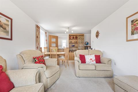 Flat 17, Crayshaw Court Abbotsmead Place, Caversham, Reading, RG4 8EQ