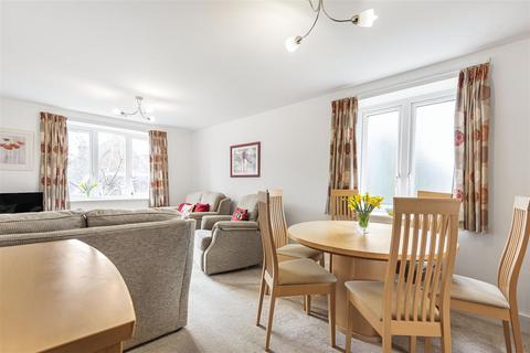 Flat 17, Crayshaw Court Abbotsmead Place, Caversham, Reading, RG4 8EQ