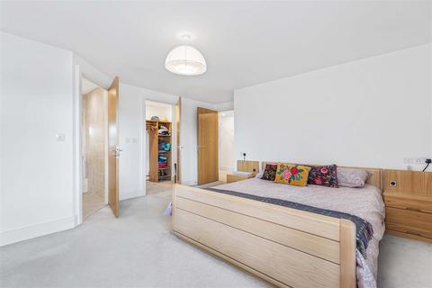 Flat 17, Crayshaw Court Abbotsmead Place, Caversham, Reading, RG4 8EQ