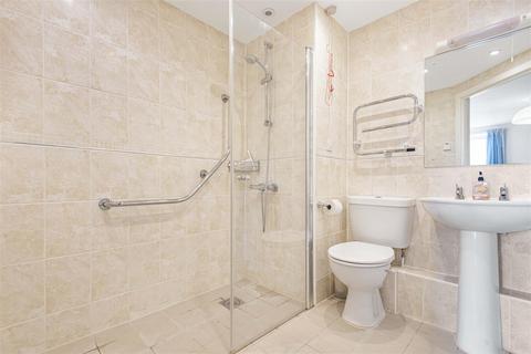 Flat 17, Crayshaw Court Abbotsmead Place, Caversham, Reading, RG4 8EQ