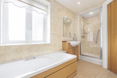Flat 17, Crayshaw Court Abbotsmead Place, Caversham, Reading, RG4 8EQ