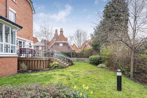 Flat 17, Crayshaw Court Abbotsmead Place, Caversham, Reading, RG4 8EQ