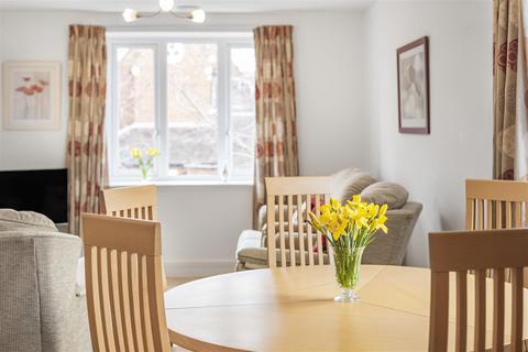 Flat 17, Crayshaw Court Abbotsmead Place, Caversham, Reading, RG4 8EQ