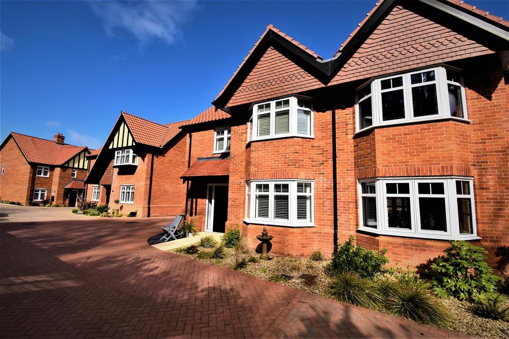 Vaughan Close, Cromer 3 bed semidetached house for sale £425,000