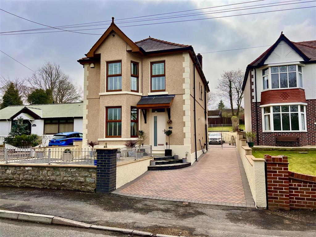 Pontamman Road, Ammanford 4 bed detached house £325,000