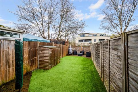 35 Pemberley Chase, West Ewell, Epsom, KT19 9LE