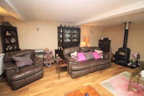 Ringtail Lodge Butt Lane, Thornbury, Bristol, BS35 1RA