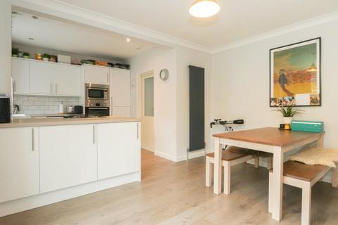 6 Cockshott Close, Armley, Leeds, LS12 2RJ