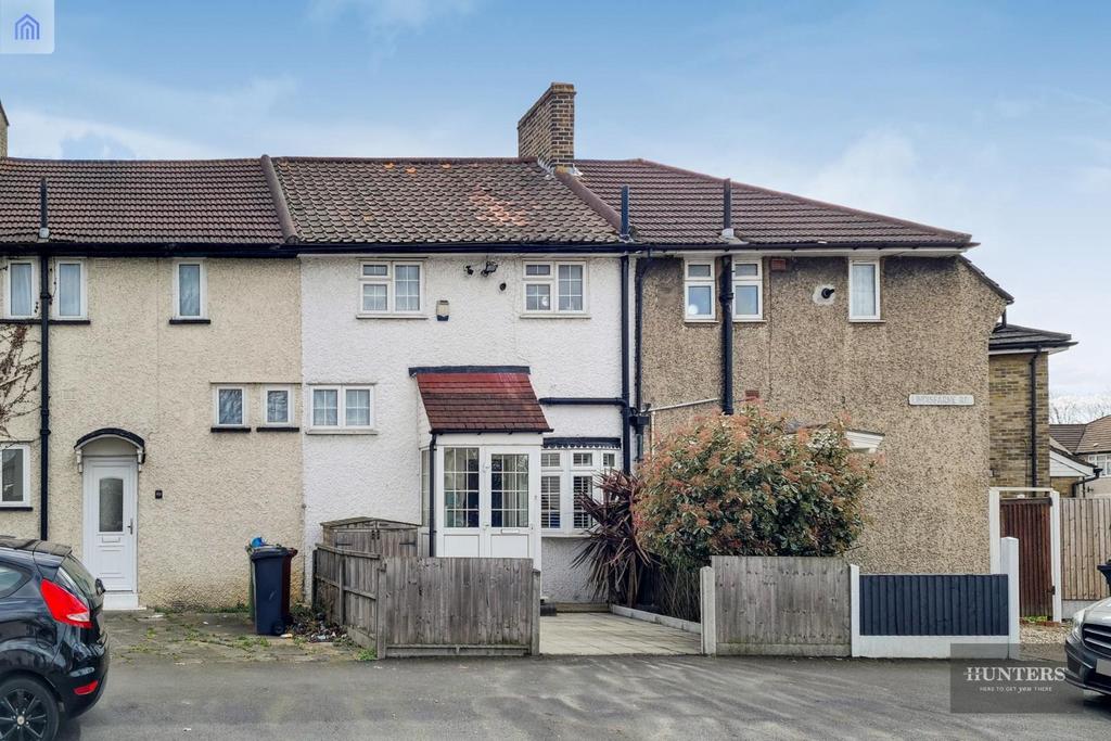 Lindisfarne Road, Dagenham, RM8 2 bed terraced house for sale £400,000