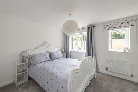 12 Chime Dell, Whitwell, Hitchin, SG4 8BS