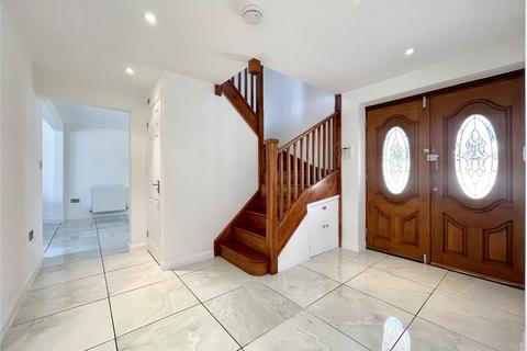 4 bedroom house to rent, Warwick Avenue, Cuffley, Hertfordshire, EN6