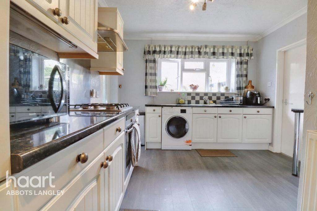 Summerhouse Way, Abbots Langley 3 bed semidetached house £485,000