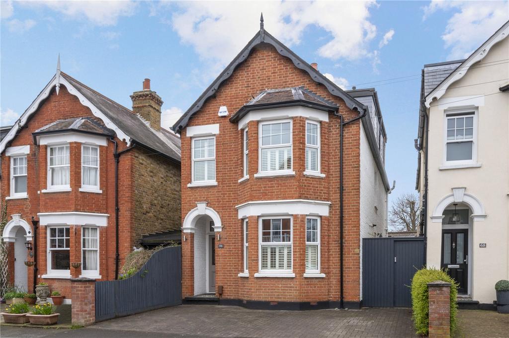 Kings Road, WaltononThames, Surrey, KT12 4 bed detached house £
