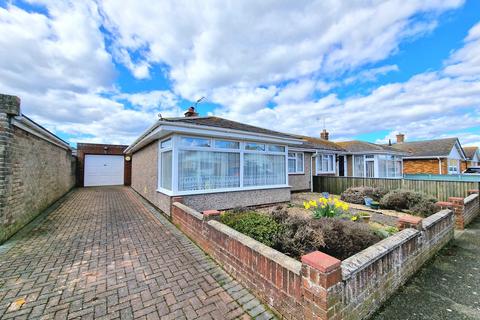 2 bedroom semi-detached bungalow for sale - Brockman Crescent, Dymchurch TN29