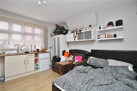 Studio to rent, Baillie Road, Guildford, Surrey, GU1