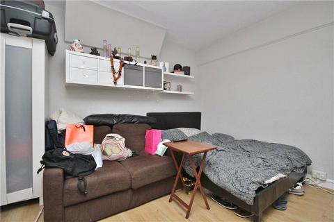 Studio to rent, Baillie Road, Guildford, Surrey, GU1