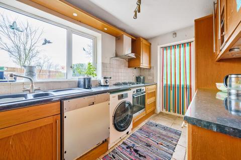 6 Roundhead Drive, Thame, OX9 3DG