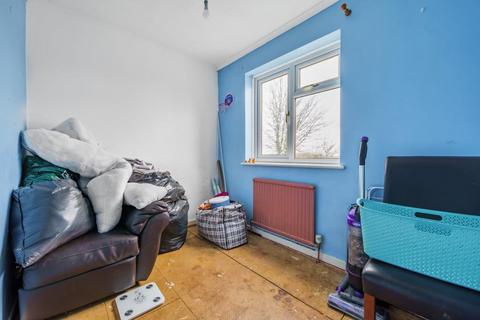 6 Roundhead Drive, Thame, OX9 3DG