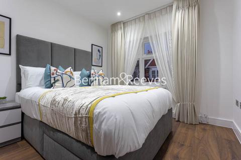4 bedroom apartment to rent, Hillcrest Road, Acton W3