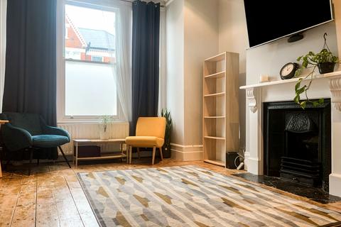 2 bedroom flat to rent - Leander Road, SW2