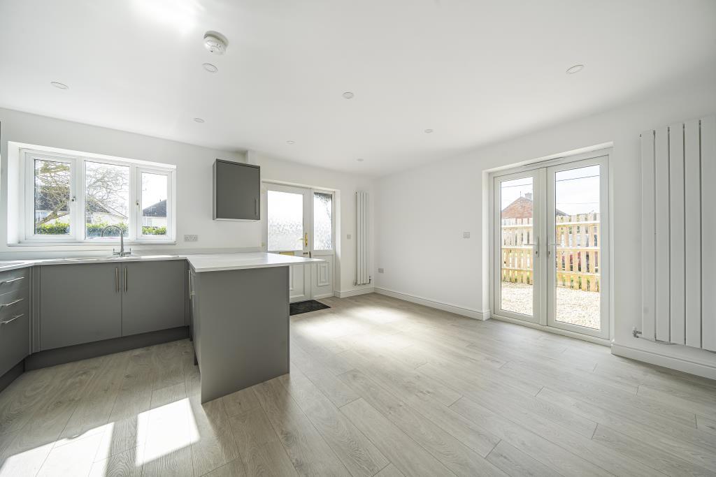 Kitchen/Lounge Area