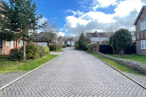 7 Greenside Park, Luton, LU2 7JF