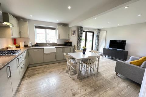 7 Greenside Park, Luton, LU2 7JF