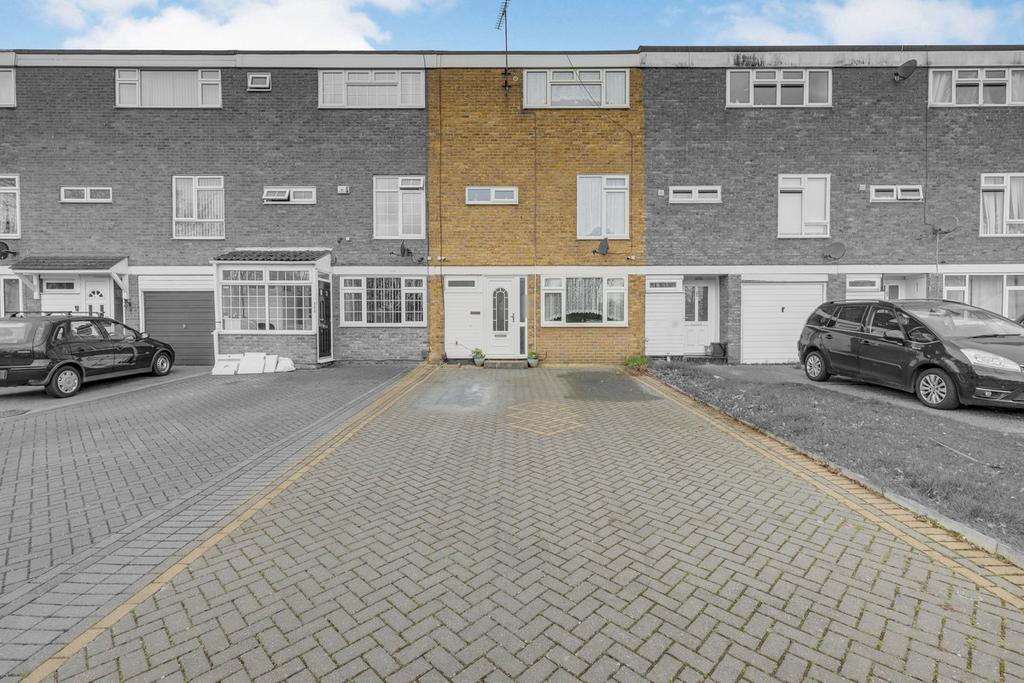 Little Lullaway, Basildon, SS15 5 bed terraced house for sale £425,000