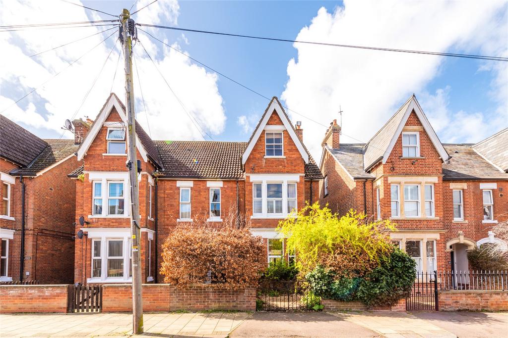 St. Augustines Road, Bedford, Bedfordshire, MK40 5 bed semidetached