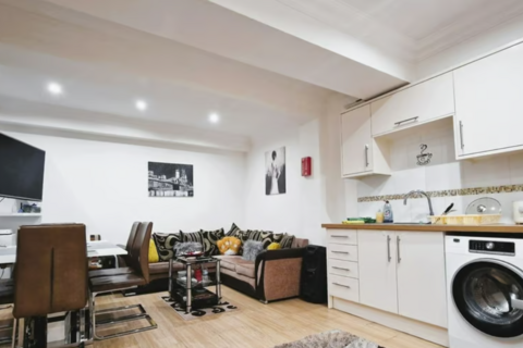3 bedroom apartment to rent, Upton Lane, London E7