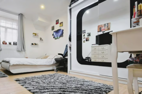 3 bedroom apartment to rent, Upton Lane, London E7