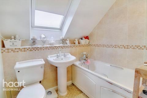 7 Glovers Close, Biggin Hill, Westerham, TN16 3GA