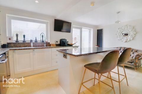 7 Glovers Close, Biggin Hill, Westerham, TN16 3GA