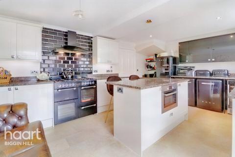 7 Glovers Close, Biggin Hill, Westerham, TN16 3GA