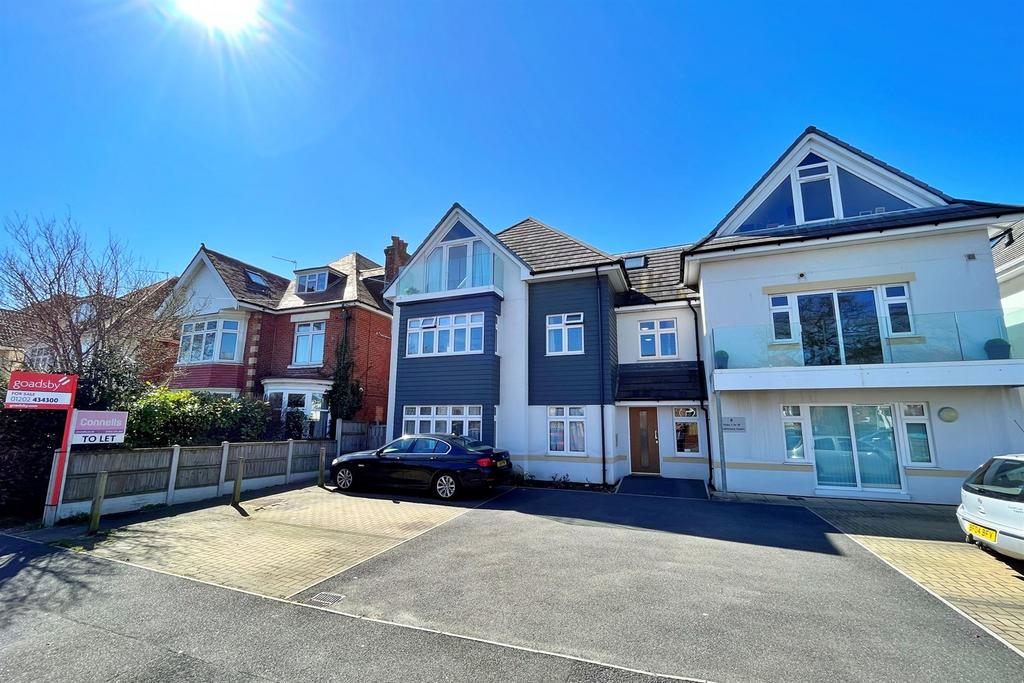 Southbourne 2 bed flat for sale £300,000