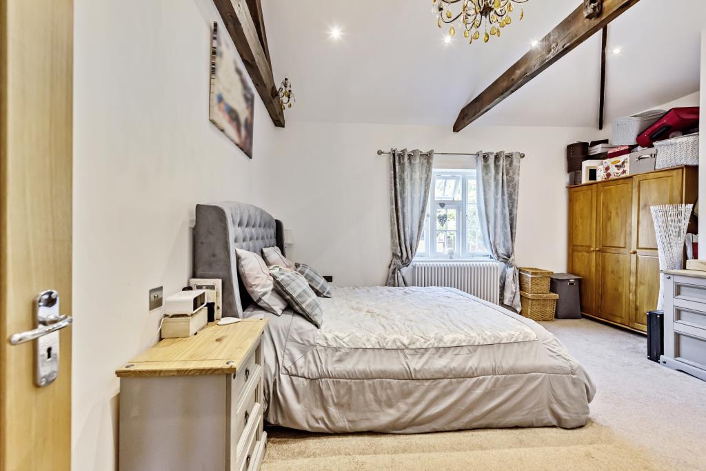 Hawley Road, Blackwater, GU17 4 bed detached house £3,000 pcm (£692 pw)