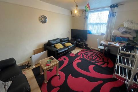 3 bedroom apartment for sale - Upper Rear Flat C, 82 Park Lane, Haringey, London, N17 0JR