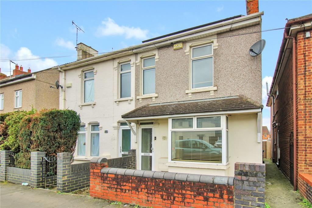 Cricklade Road, Swindon, Wiltshire... 3 bed semidetached house £255,000