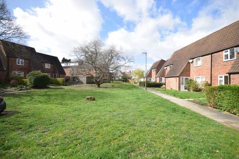 4 bedroom terraced house to rent - Croft Mead Chichester PO19