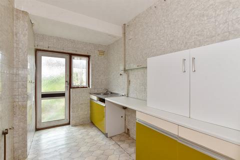 18 Mount Road, Dagenham, RM8 1NA
